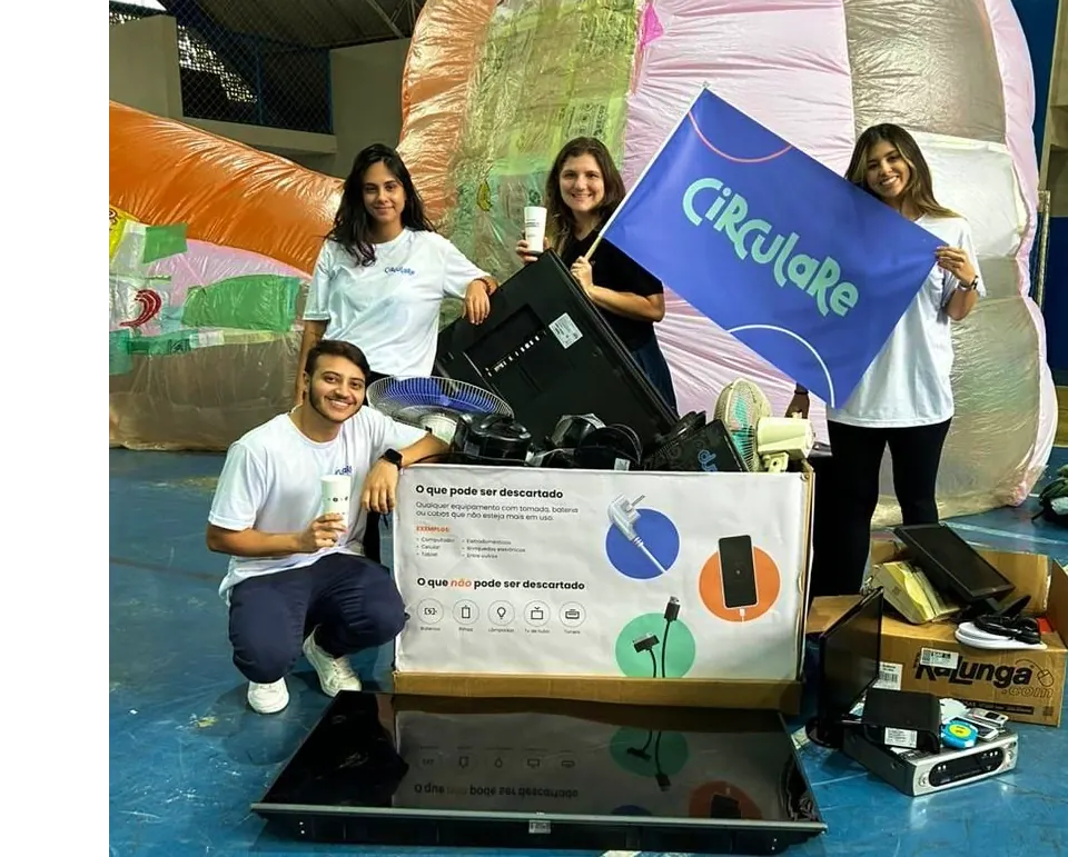 Equipe da Circulare em uma ação de sustentabilidade e conscientização